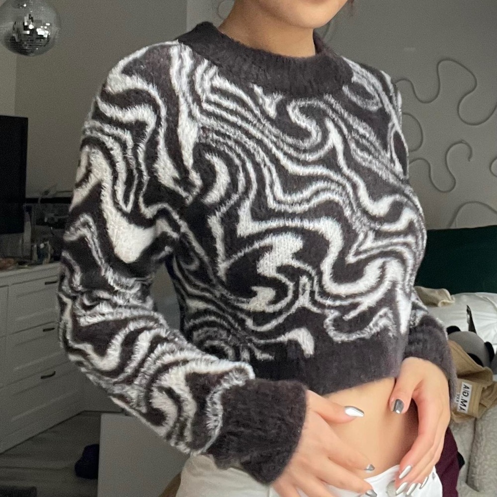 UO Cleo Mockneck swirl crop fuzzy sweater EUC